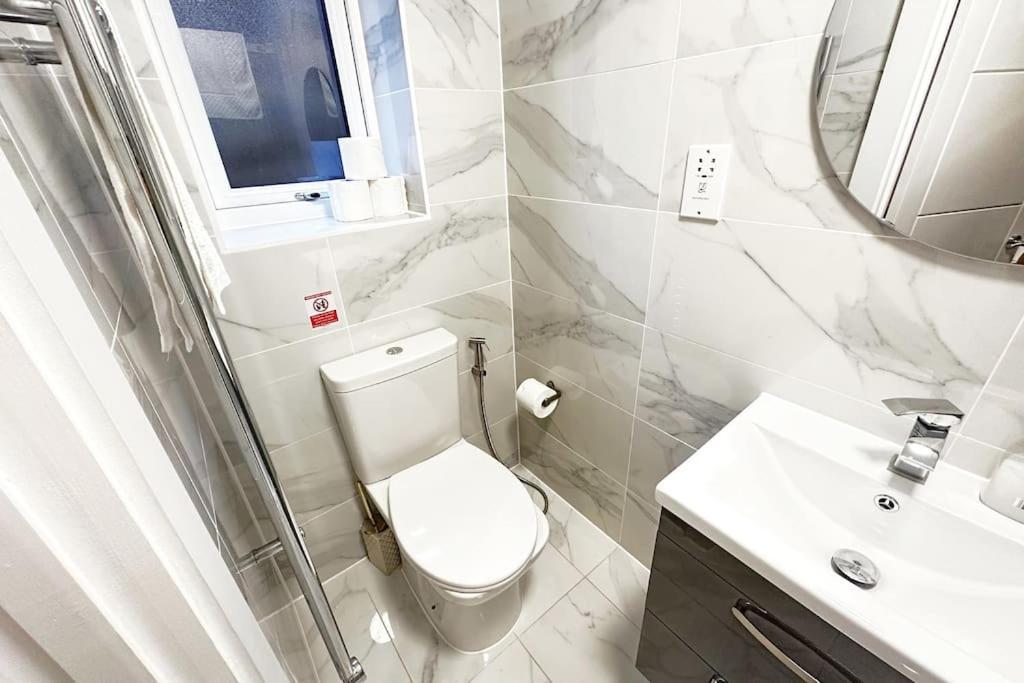 Walnut Flats-F2, 3-Bedroom With Garden & Patio - Ac, Parking, Netflix, Wifi - Close To Oxford, Bicester & Blenheim Palace Экстерьер фото