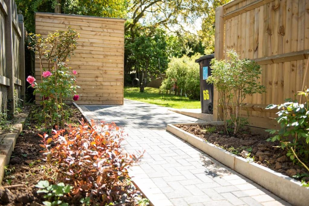 Walnut Flats-F2, 3-Bedroom With Garden & Patio - Ac, Parking, Netflix, Wifi - Close To Oxford, Bicester & Blenheim Palace Экстерьер фото
