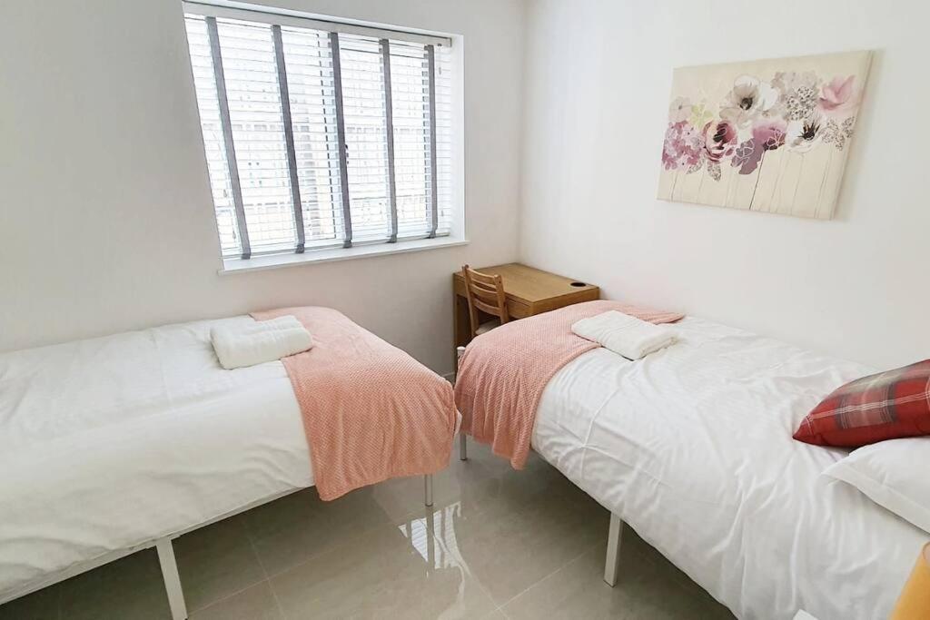 Walnut Flats-F2, 3-Bedroom With Garden & Patio - Ac, Parking, Netflix, Wifi - Close To Oxford, Bicester & Blenheim Palace Экстерьер фото
