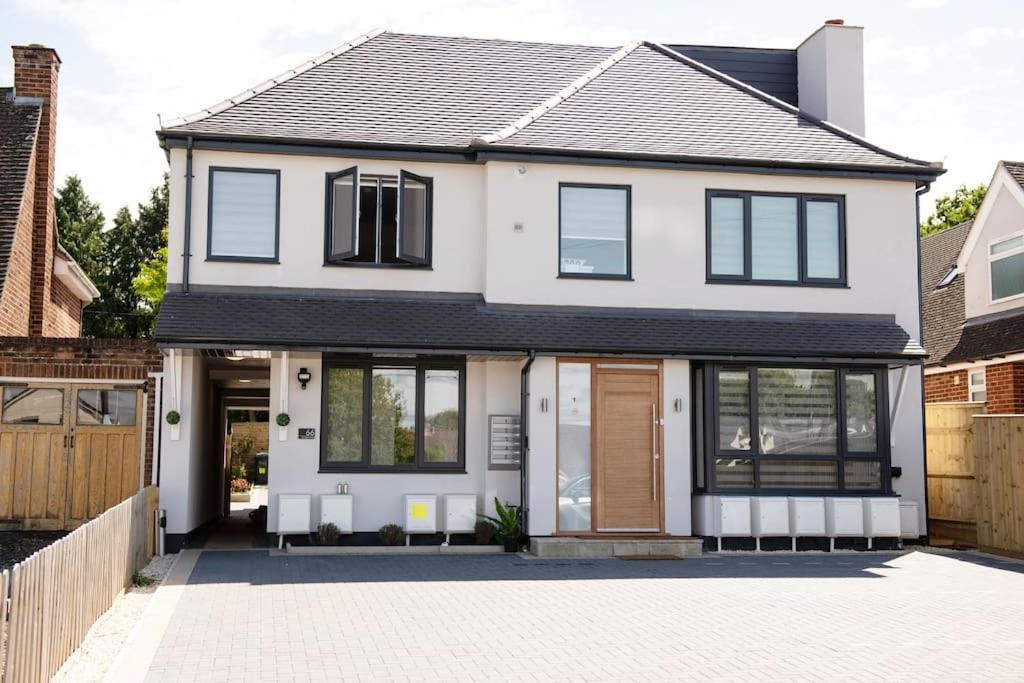 Walnut Flats-F2, 3-Bedroom With Garden & Patio - Ac, Parking, Netflix, Wifi - Close To Oxford, Bicester & Blenheim Palace Экстерьер фото