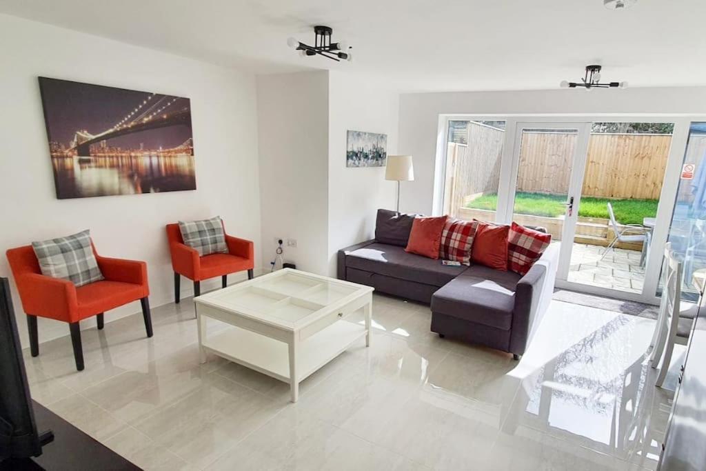 Walnut Flats-F2, 3-Bedroom With Garden & Patio - Ac, Parking, Netflix, Wifi - Close To Oxford, Bicester & Blenheim Palace Экстерьер фото